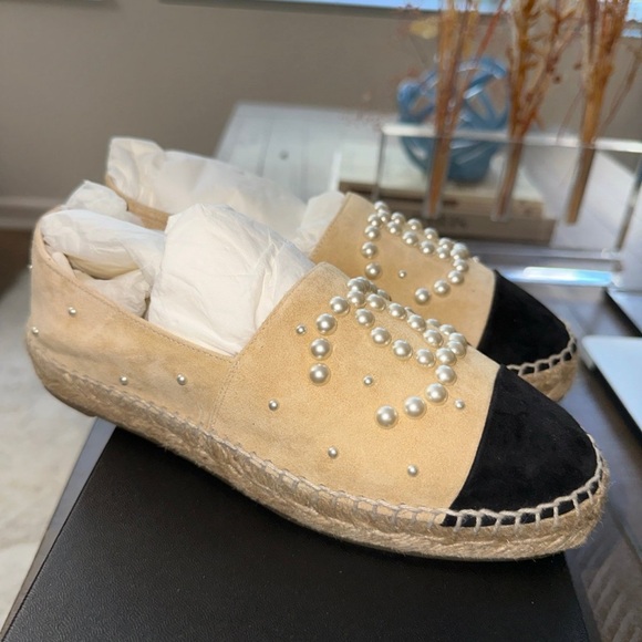 Brand New - CHANEL Tan and Black Espadrilles with Studded Design and Jute Sole - Picture 1 of 9